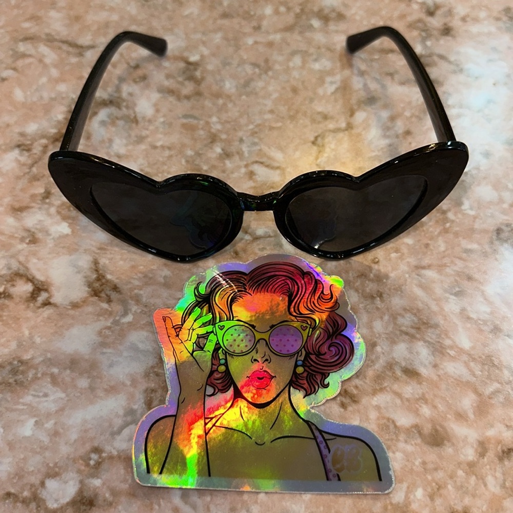 Black Heart Sunglasses🕶️